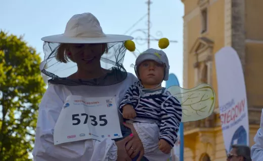 Bieg Przebierańców, czyli świetna zabawa i dużo śmiechu na deptaku w Krynicy  [ZDJĘCIA] - 